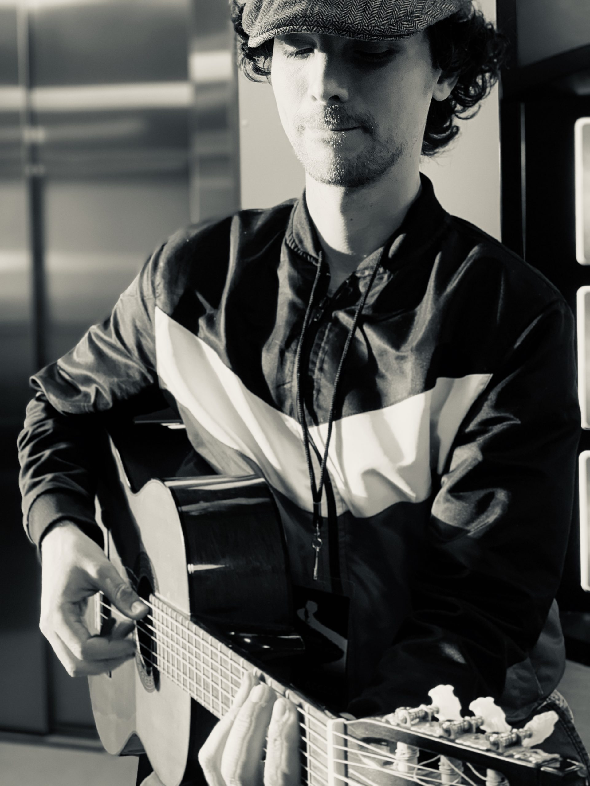 The official website of Jesse Cook, featuring tour
