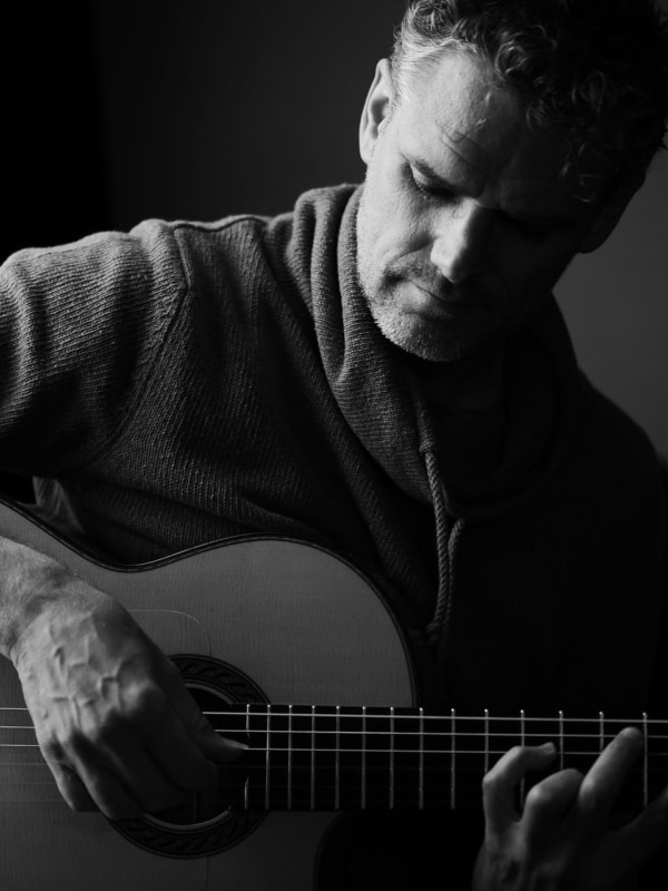 The official website of Jesse Cook, featuring tour