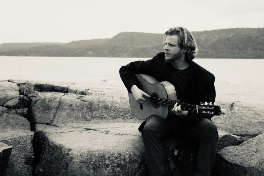 The official website of Jesse Cook, featuring tour